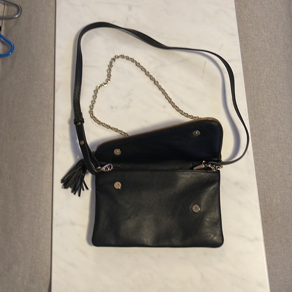 Gently used fake leather black no name shoulder bag - Picture 3 of 4